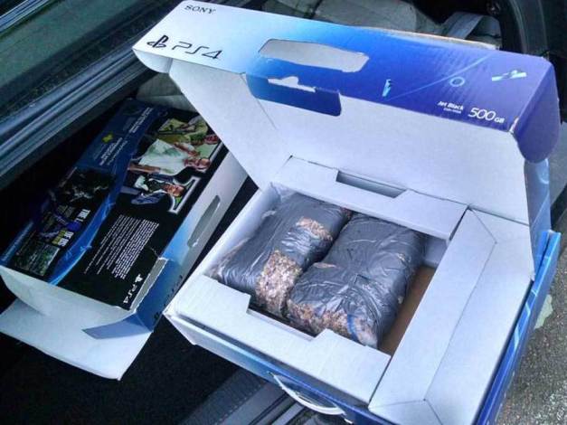 PS4 - Caja con piedras